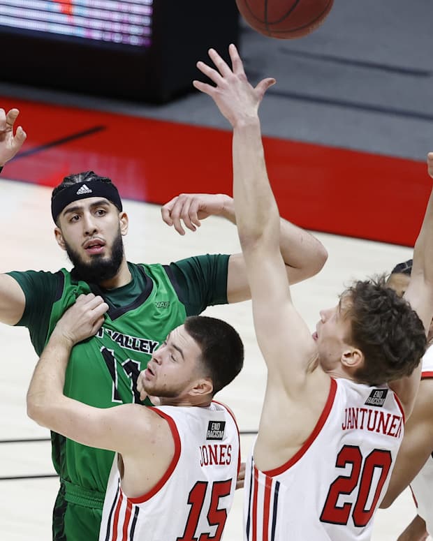 Fardaws Aimaq is a coveted, available big man in the portal.