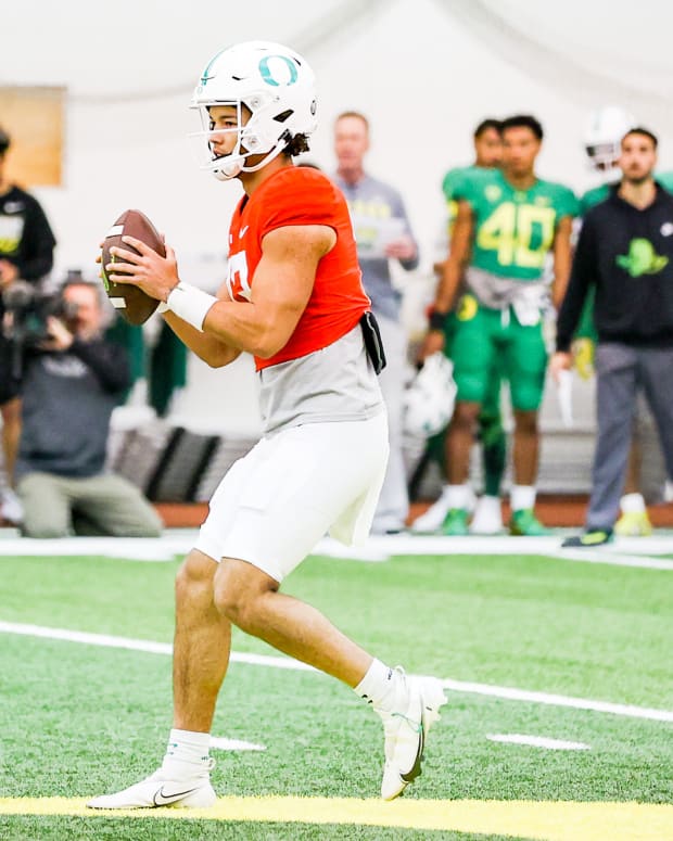 ty-thompson-oregon-spring-dropping-back