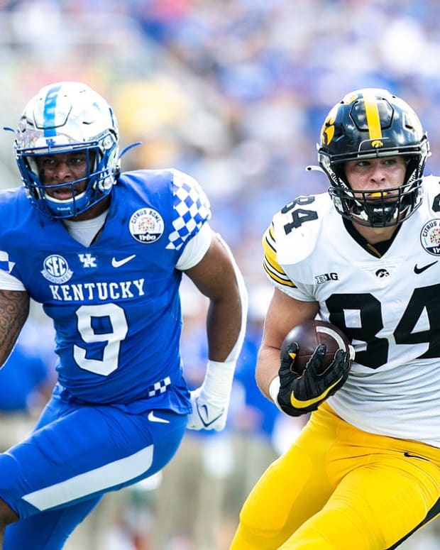 Iowa tight end Sam LaPorta (84) runs for extra yards after a catch as Kentucky defensive back Davonte Robinson (9) defends during a NCAA college football game in the Vrbo Citrus Bowl, Saturday, Jan. 1, 2022, at Camping World Stadium in Orlando, Fla. 211231 Iowa Kentucky Citrus Fb 010 Jpg Syndication Hawkcentral