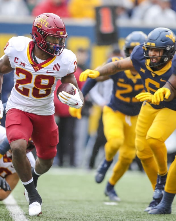 Iowa State RB Breece Hall escapes tackle