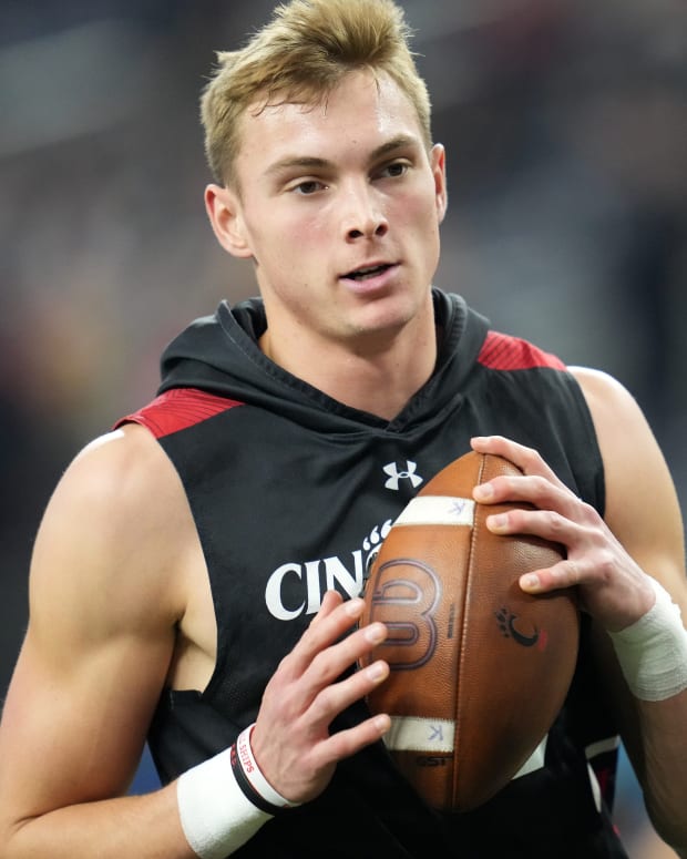 Cincinnati Bearcats wide receiver Alec Pierce (12) collects a pass during warm ups ahead in the of the College Football Playoff semifinal game against the Alabama Crimson Tide at the 86th Cotton Bowl Classic, Friday, Dec. 31, 2021, at AT&T Stadium in Arlington, Texas. Syndication The Enquirer