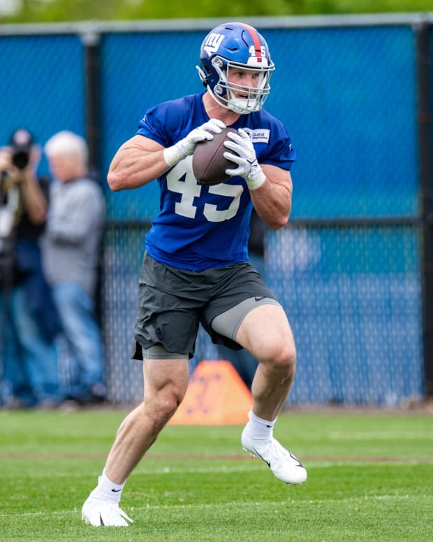 May 13, 2022; East Rutherford, NJ, USA; New York Giants tight end Daniel Bellinger (45) practices a drill during rookie camp at Quest Diagnostics Training Center.