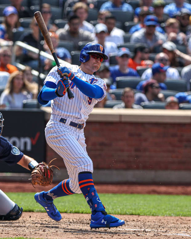 Mets' Brandon Nimmo exits Game 2 of New York's doubleheader with the Cardinals after fouling a pitch off the inside of his right knee.