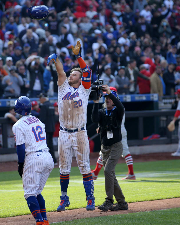 See It: Pete Alonso crushes monster walk-off home run to lift New York Mets to series win over St. Louis Cardinals.