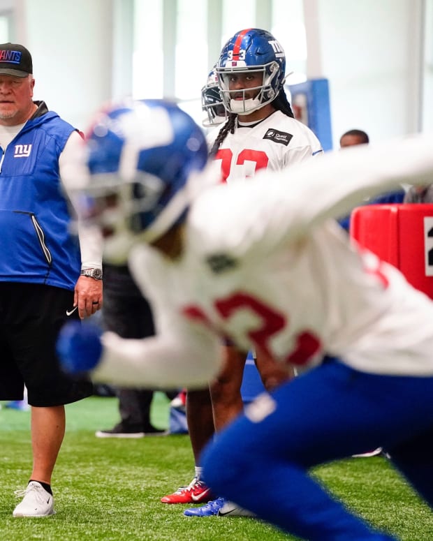 New York Giants defensive coordinator Don \"Wink\" Martindale watches defensive back drills during organized team activities (OTAs) at the training center in East Rutherford on Thursday, May 19, 2022.