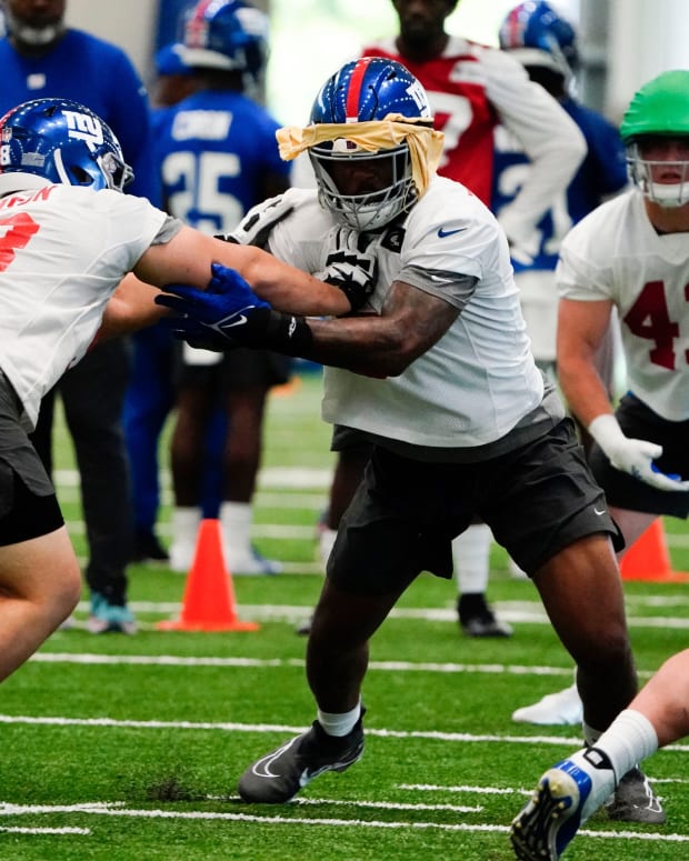 New York Giants rookie linebacker Kayvon Thibodeaux, right, participates in organized team activities (OTAs) at the training center in East Rutherford on Thursday, May 19, 2022.