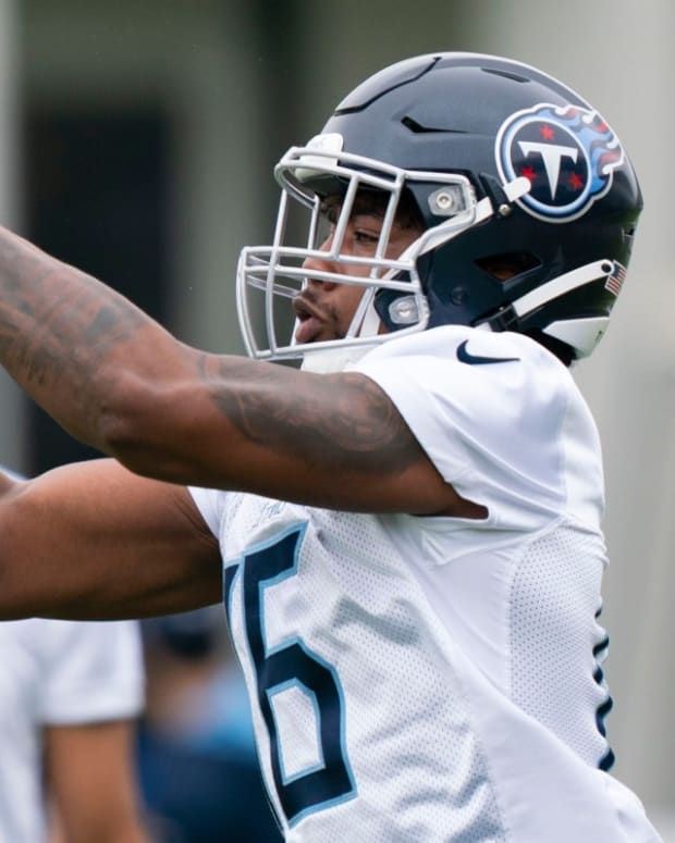 Tennessee Titans wide receiver Treylon Burks (16) pulls in a catch during practice at Saint Thomas Sports Park Tuesday, May 24, 2022, in Nashville, Tenn.