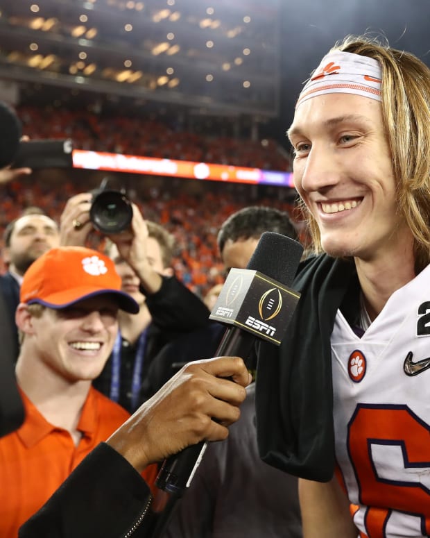 Jacksonville Jaguars Fans Buy Trevor Lawrence A Toaster A Vacuum And An Official Welcome To Duval In Latest Viral Fundraiser Sports Illustrated Jacksonville Jaguars News Analysis And More