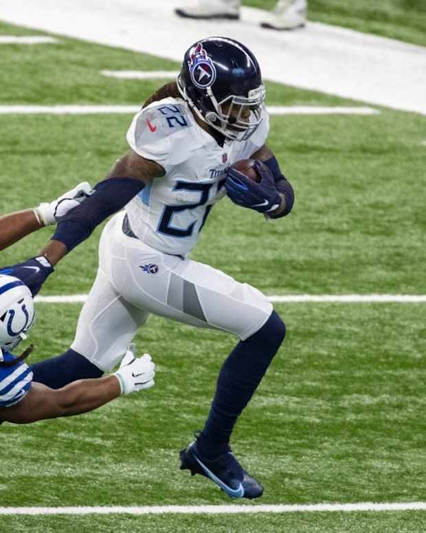 Derrick Henry stiff-arm