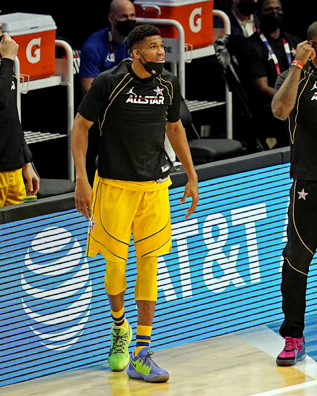 Spike Lee Knicks Hawks / Trae Young Does This It Makes Spike Lee Want