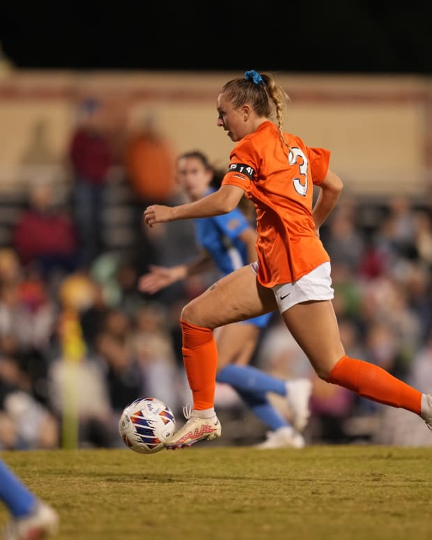 Alexis Theoret dribbles the ball forward during the Virginia women's soccer NCAA quarterfinal match at UCLA.