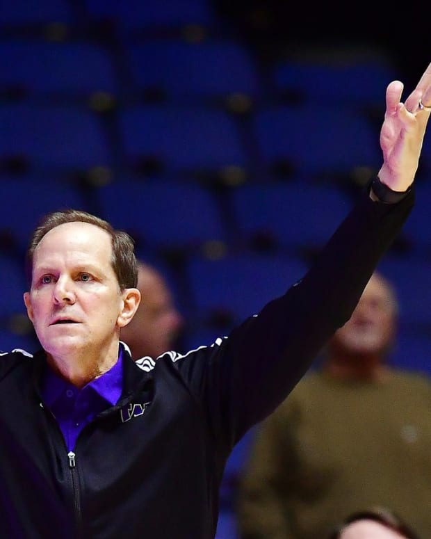 Mike Hopkins tried to will his UW team to win.