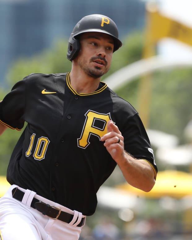 Pittsburgh Pirates OF Bryan Reynolds runs bases