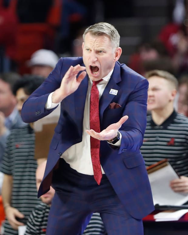 Alabama Crimson Tide head coach Nate Oats yells to his team during the second half against the Oklahoma Sooners at Lloyd Noble Center.