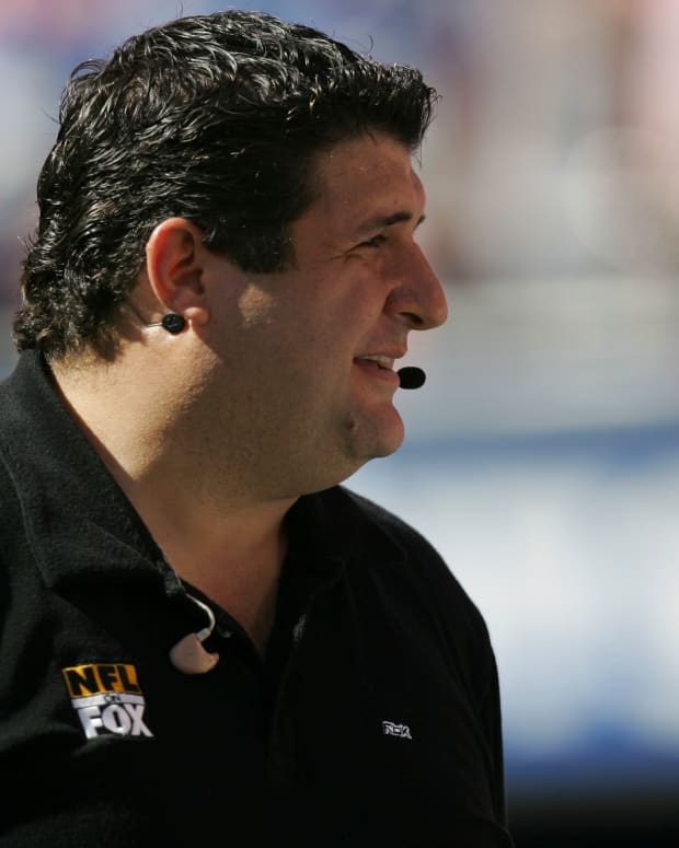 Oct 8, 2006 East Rutherford, NJ, USA : Fox analyst Tony Siragusa prior to a game between the New York Giants and Washington Redskins at Giants Stadium in East Rutherford, NJ.