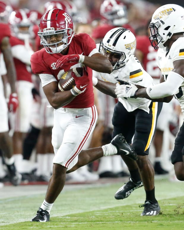 Alabama Crimson Tide wide receiver JoJo Earle (10) is forced out of bounds against the Southern Miss Golden Eagles at Bryant-Denny Stadium. Alabama won 63-14.
