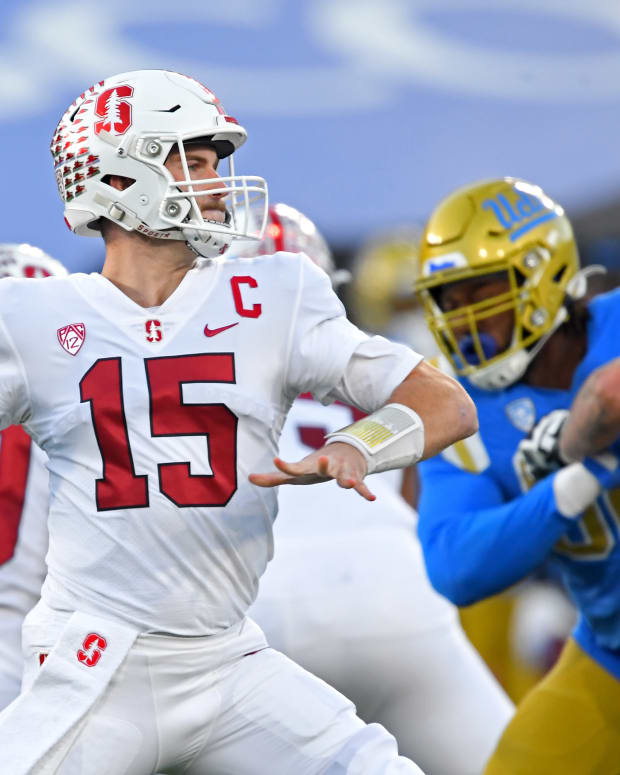 Stanford Cardinal quarterback Davis Mills (15) sets to throw a pass in the first half of the game against the UCLA Bruins at the Rose Bowl.