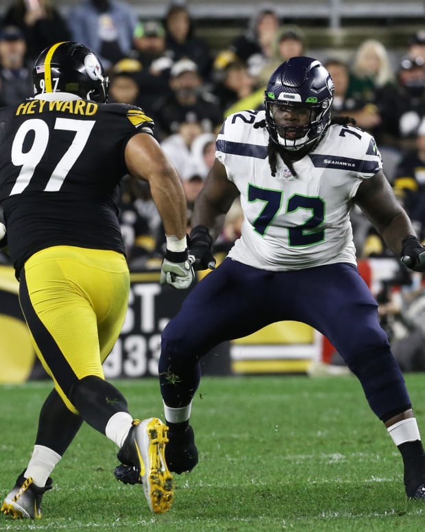 NFL: Seattle Seahawks at Pittsburgh Steelers Oct 17, 2021; Pittsburgh, Pennsylvania, USA; Seattle Seahawks offensive tackle Brandon Shell (72) prepares to block at the line of scrimmage against Pittsburgh Steelers defensive end Cameron Heyward (97) during the second quarter at Heinz Field.