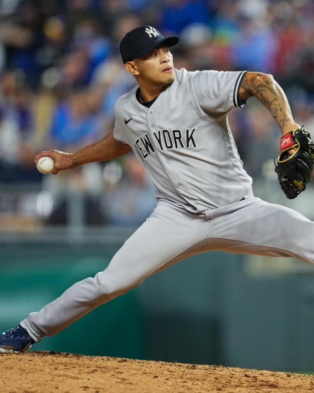 New York Yankees RP Jonathan Loáisiga pitching