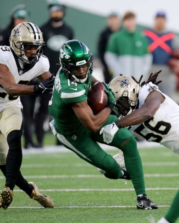 D.J. Montgomery, of the New York Jets, is tackled by Demario Davis, of the New Orleans Saints. Sunday, December 12, 2021 Jets Host Saints