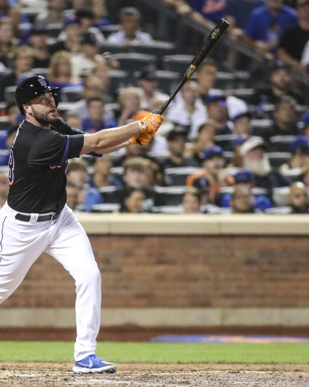 Aug 5, 2022; New York City, New York, USA; New York Mets pinch hitter Darin Ruf (28) hits a two run double in the fifth inning against the Atlanta Braves at Citi Field.