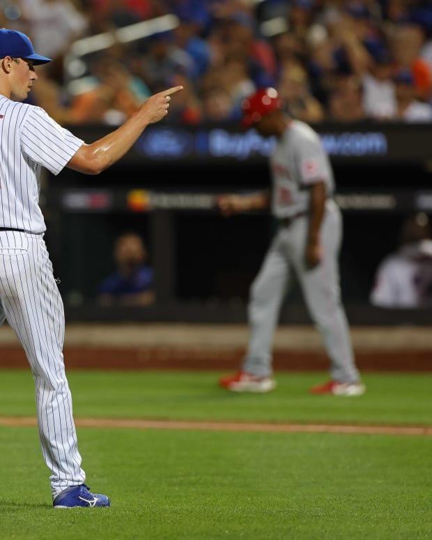 Aug 8, 2022; New York City, New York, USA; New York Mets starting pitcher Chris Bassitt (40) points to catcher James McCann (not pictured) after the top of the fifth inning against the Cincinnati Reds at Citi Field.