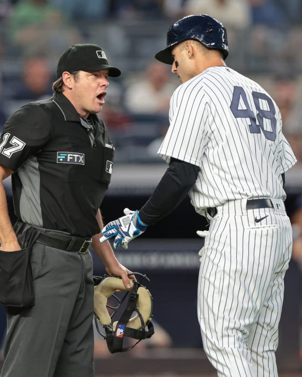 New York Yankees 1B Anthony Rizzo argues with home plate umpire