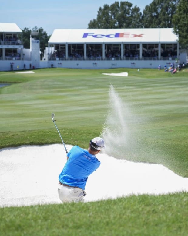 Aug 14, 2022; Memphis, Tennessee, USA; Kevin Kisner plays from the 18th bunker during the final round of the FedEx St. Jude Championship golf tournament at TPC Southwind. Mandatory Credit: David Yeazell-USA TODAY Sports