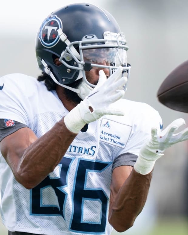 Tennessee Titans wide receiver Josh Malone (86) pulls in a catch during a training camp practice at Ascension Saint Thomas Sports Park Monday, Aug. 15, 2022, in Nashville, Tenn.