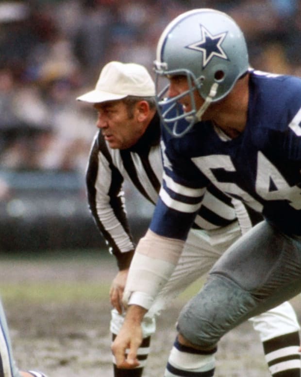 Dec 12, 1970; Cleveland, OH, USA; FILE PHOTO; Dallas Cowboys linebacker (54) Chuck Howley in action against the Cleveland Browns at Cleveland Stadium. The Cowboys defeated the Browns 6-2.