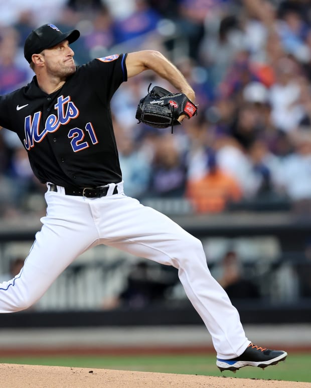 Aug 12, 2022; New York City, New York, USA; New York Mets starting pitcher Max Scherzer (21) pitches against the Philadelphia Phillies during the first inning at Citi Field.