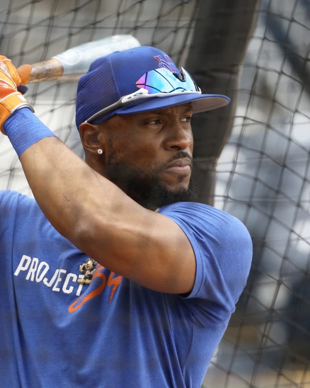 Sep 6, 2022; Pittsburgh, Pennsylvania, USA; New York Mets right fielder Starling Marte (6) in the batting cage before the game against the Pittsburgh Pirates at PNC Park.