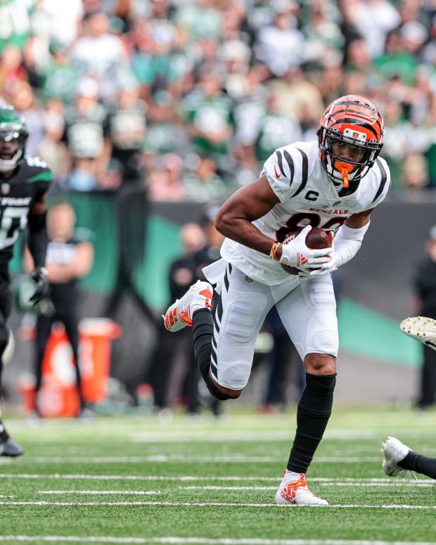 Oct 31, 2021; East Rutherford, New Jersey, USA; Cincinnati Bengals wide receiver Tyler Boyd (83) gains yards after the catch in front of New York Jets cornerback Michael Carter II (30) during the second half at MetLife Stadium. Mandatory Credit: Vincent Carchietta-USA TODAY Sports