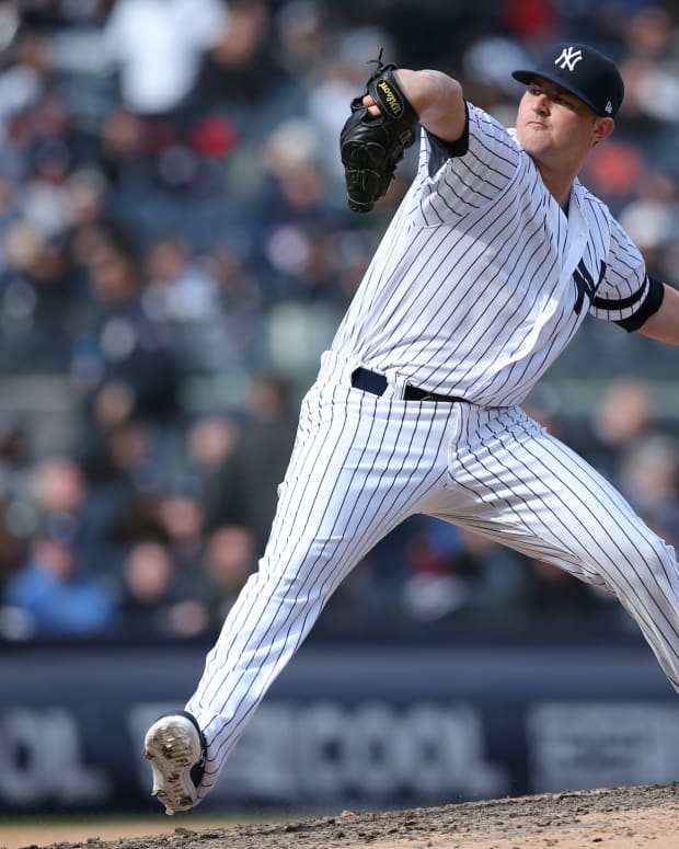 New York Yankees reliever Zack Britton pitching at Yankee Stadium