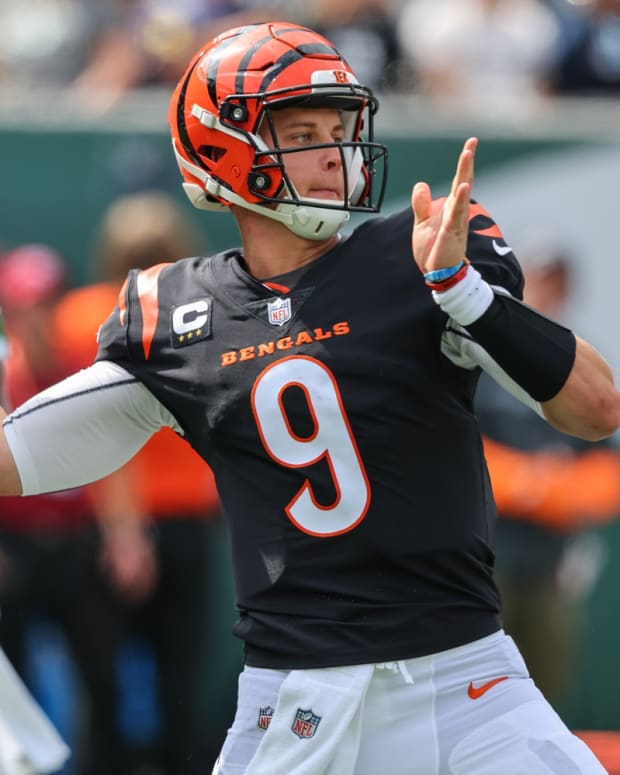 Sep 25, 2022; East Rutherford, New Jersey, USA; Cincinnati Bengals quarterback Joe Burrow (9) throws a pass against the New York Jets during the first half at MetLife Stadium. Mandatory Credit: Ed Mulholland-USA TODAY Sports