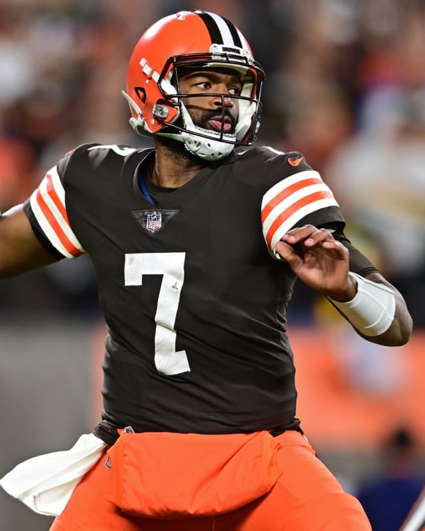 Sep 22, 2022; Cleveland, Ohio, USA; Cleveland Browns quarterback Jacoby Brissett (7) throws a pass during the second quarter against the Pittsburgh Steelers at FirstEnergy Stadium. Mandatory Credit: David Dermer-USA TODAY Sports