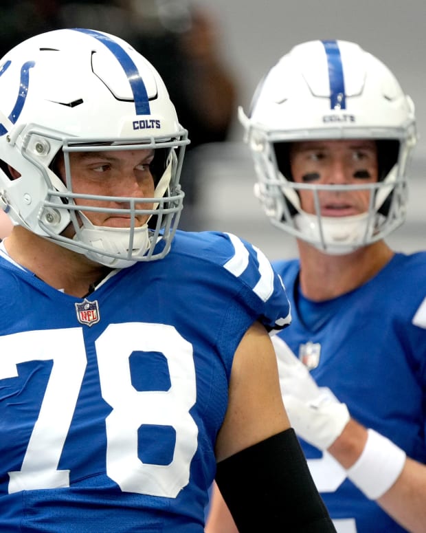 Indianapolis Colts center Ryan Kelly (78) warms up Sunday, Sept. 25, 2022, before a game against the Kansas City Chiefs at Lucas Oil Stadium in Indianapolis.