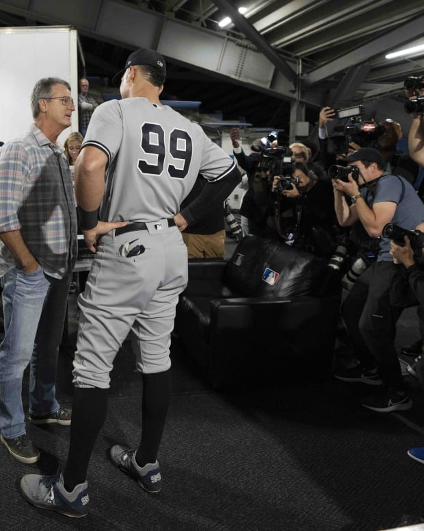 New York Yankees Aaron Judge talks to Roger Maris Jr. after hitting 61st home run