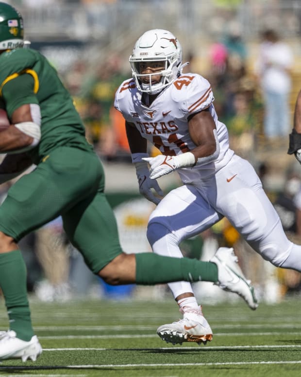 Oct 30, 2021; Waco, Texas, USA; Texas Longhorns linebacker Jaylan Ford (41) looks to contain Baylor Bears running back Abram Smith (7) in the second half of an NCAA football game at McLane Stadium.