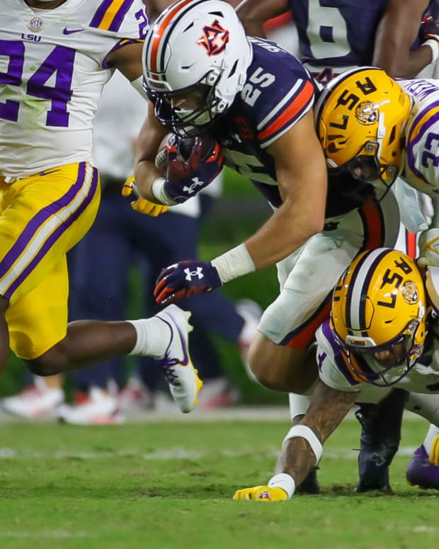 Auburn Tigers tight end John Samuel Shenker (25) gets tackled after gaining first down yardage during the game between the LSU Tigers and the Auburn Tigers at Jordan-Hare Stadium on Oct. 1, 2022.