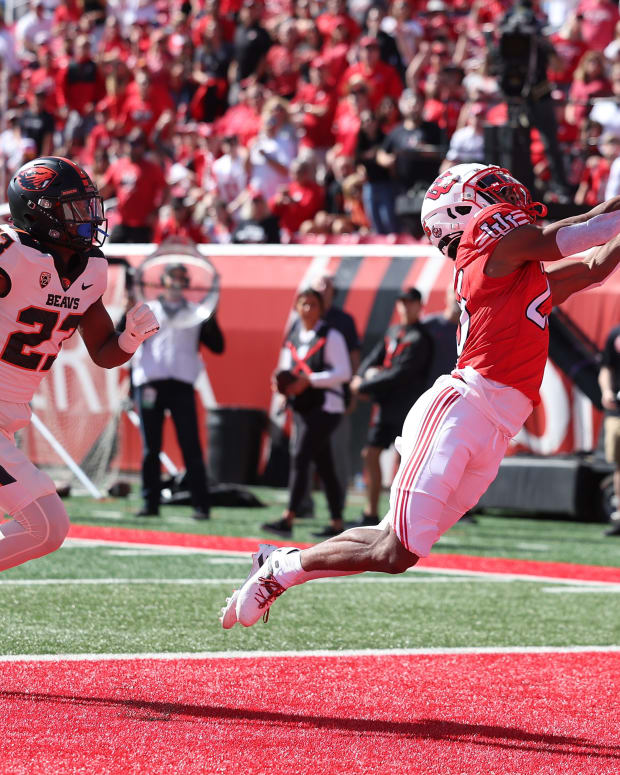 Utah Utes wide receiver Jaylen Dixon (25) catches a touchdown pass against Oregon State Beavers linebacker Cade Brownholtz (29) in the first quarter at Rice-Eccles Stadium.