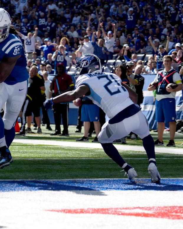 Indianapolis Colts tight end Mo Alie-Cox (81) moves into the end zone for a touchdown Sunday, Oct. 2, 2022, during a game against the Tennessee Titans at Lucas Oil Stadium in Indianapolis.