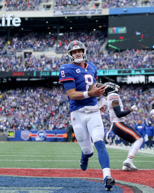 Oct 2, 2022; East Rutherford, New Jersey, USA; New York Giants quarterback Daniel Jones (8) runs for a touchdown against the Chicago Bears during the second quarter at MetLife Stadium.