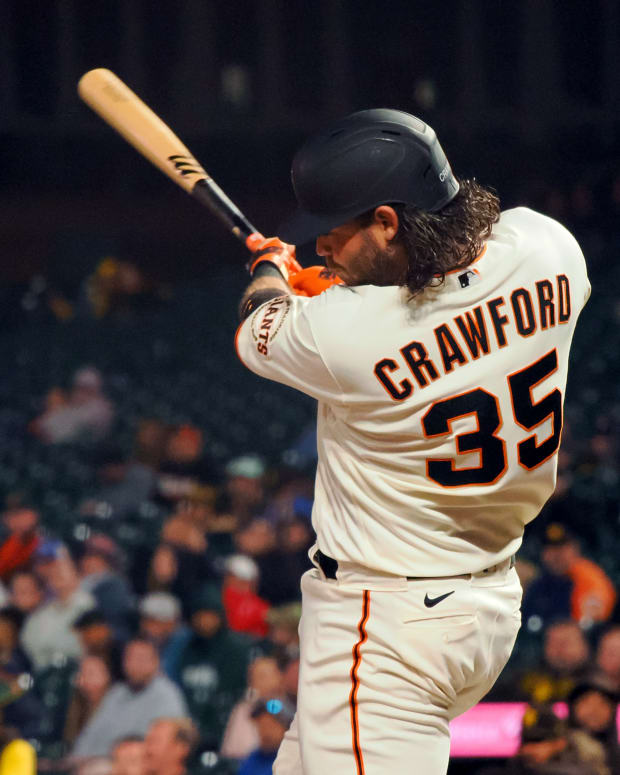 SF Giants shortstop Brandon Crawford takes a swing.