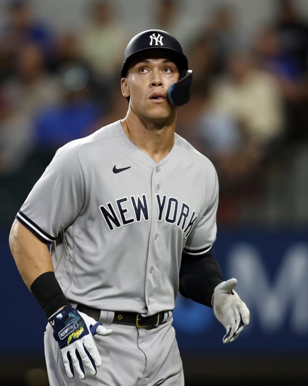 New York Yankees OF Aaron Judge looks up at scoreboard