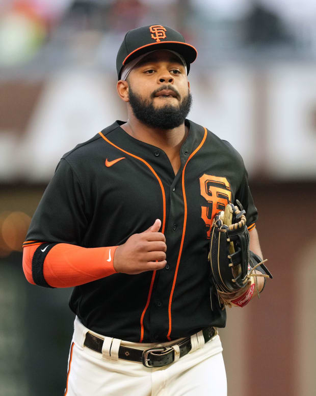 SF Giants outfielder Heliot Ramos jogs towards the dugout between innings.
