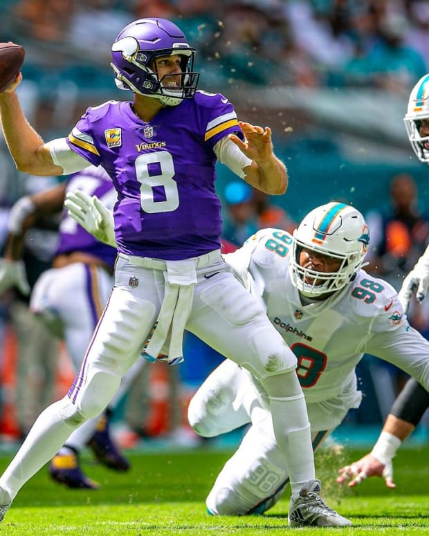 Minnesota Vikings quarterback Kirk Cousins (8), in action during first half against the Miami Dolphins during NFL game Sunday Oct 16, 2022 in Miami Gardens.