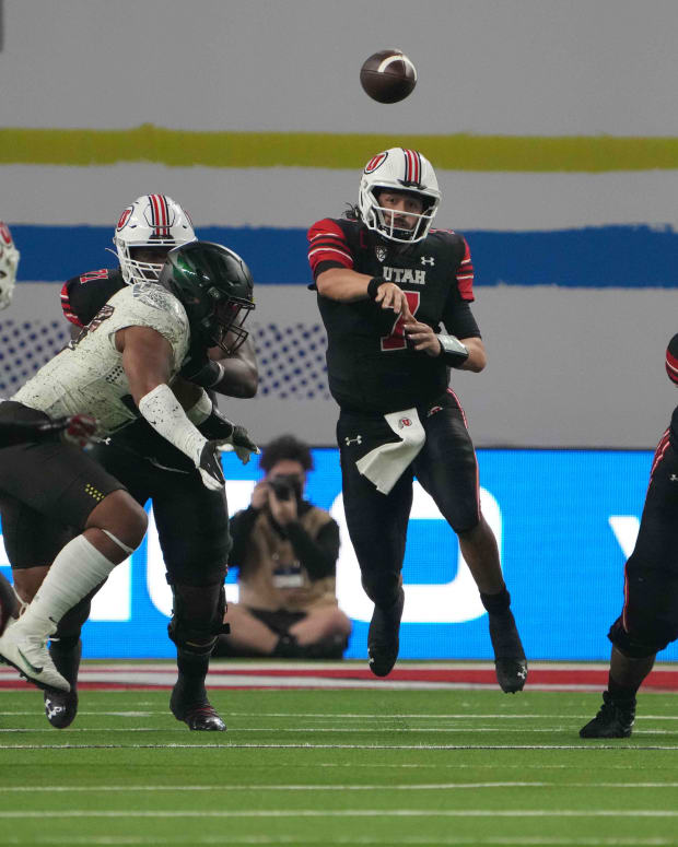 Utah Utes quarterback Cameron Rising (7) throws the ball against the Oregon Ducks in the first half during the 2021 Pac-12 Championship Game at Allegiant Stadium.