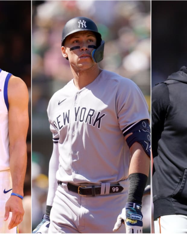 Warriors PG Stephen Curry with Yankees RF Aaron Judge and Giants manager Gabe Kapler