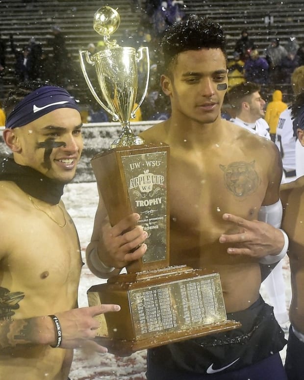 From the frozen Palouse, the Huskies hold up the Apple Cup trophy in 2018.